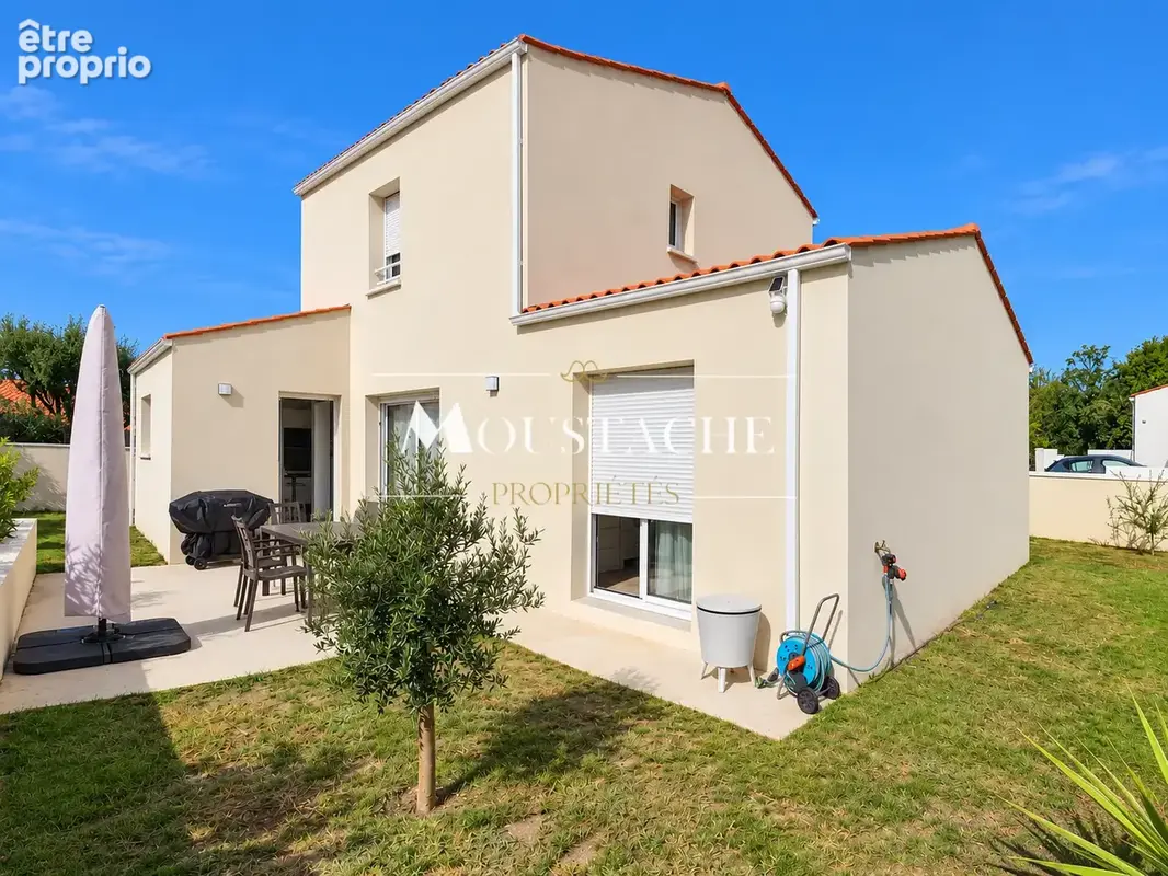 Villa / maison récente aux belles prestations - centre-ville royan - - photo 2