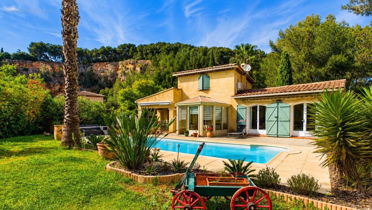Maison à CARQUEIRANNE
