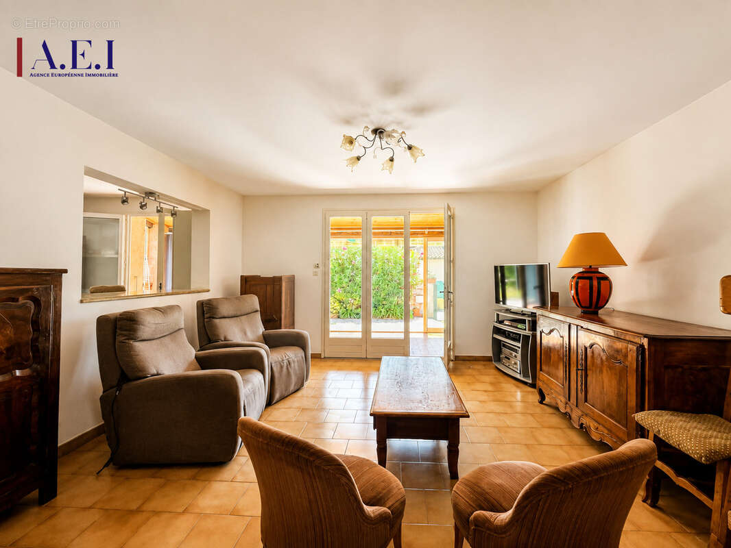 Six-Fours-Les-Plages - Villa individuelle avec jardin & garage - photo 8