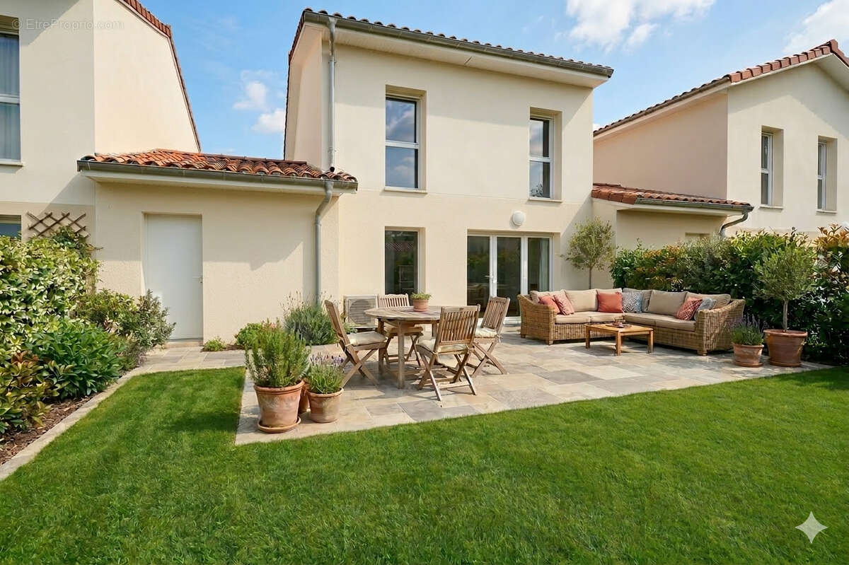 Photo 3 - Maison à VEAUCHE