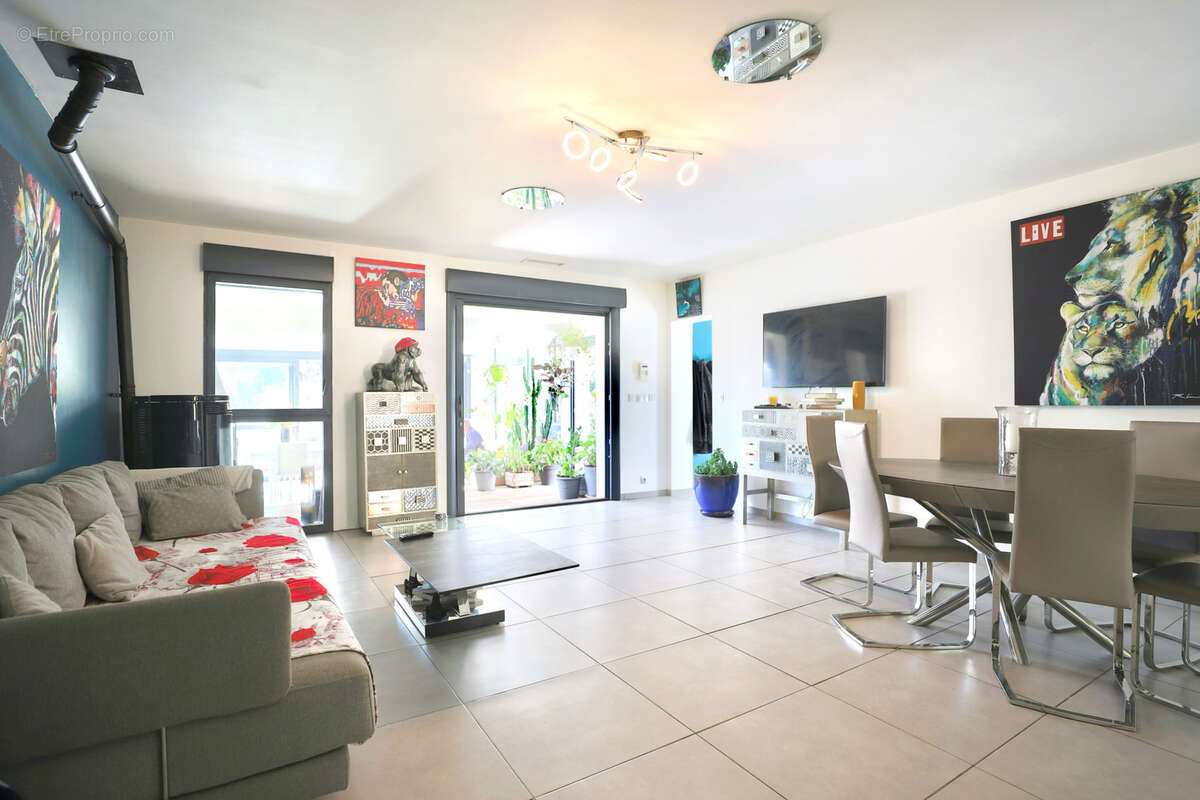 Maison à MEOUNES-LES-MONTRIEUX