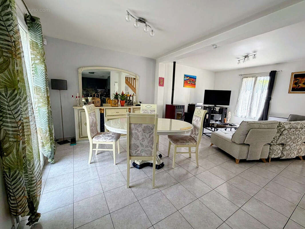 Maison à MERU