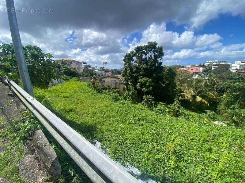 Terrain à FORT-DE-FRANCE