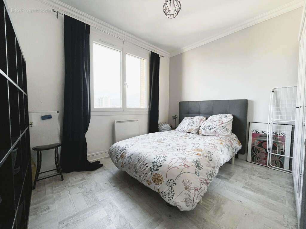 Appartement à SAINT-MARTIN-D'HERES