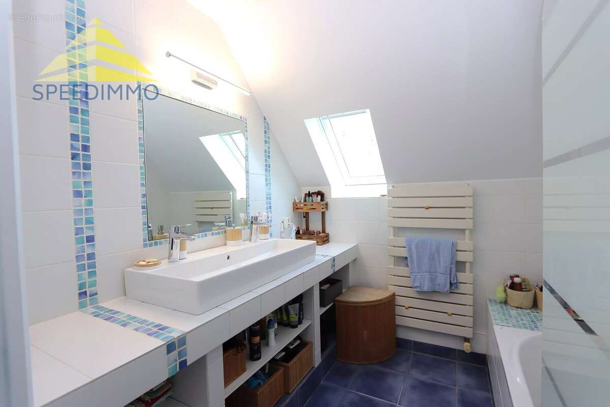 Maison à MANDRES-LES-ROSES