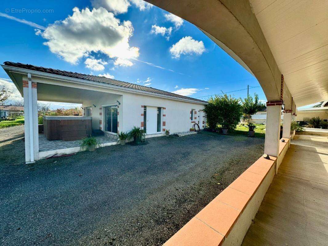 Maison à L'HONOR-DE-COS