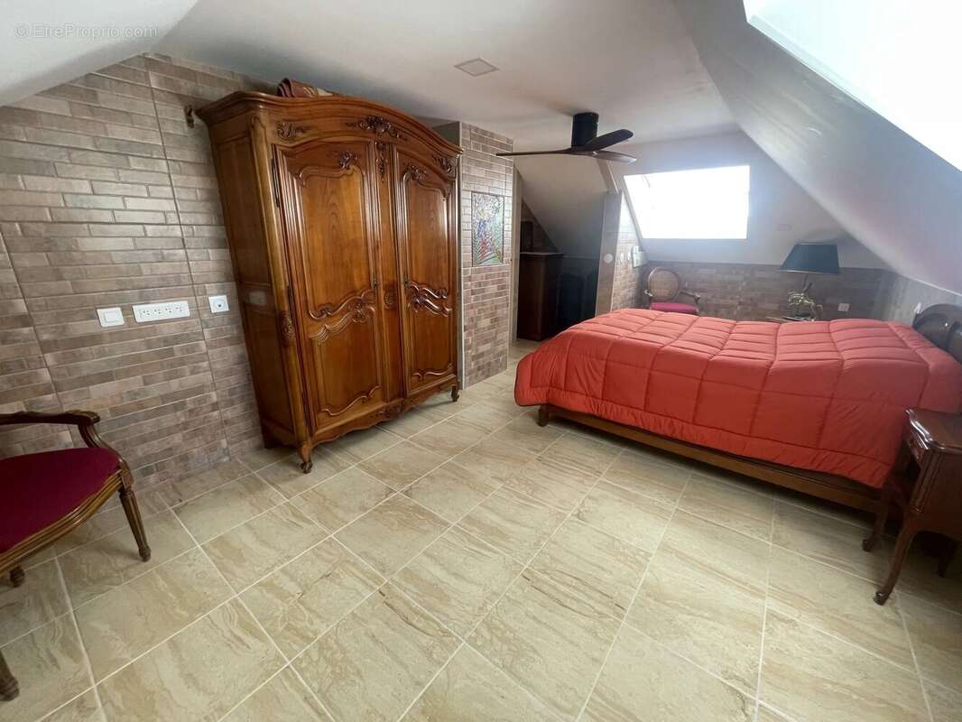 Maison en pierre rénovée avec dépendances de 270 m² - photo 13