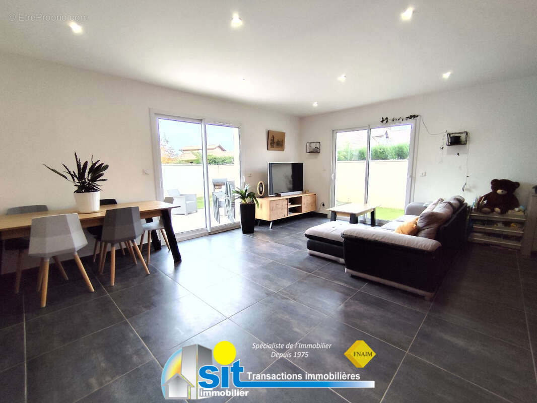 Maison à ROUSSILLON