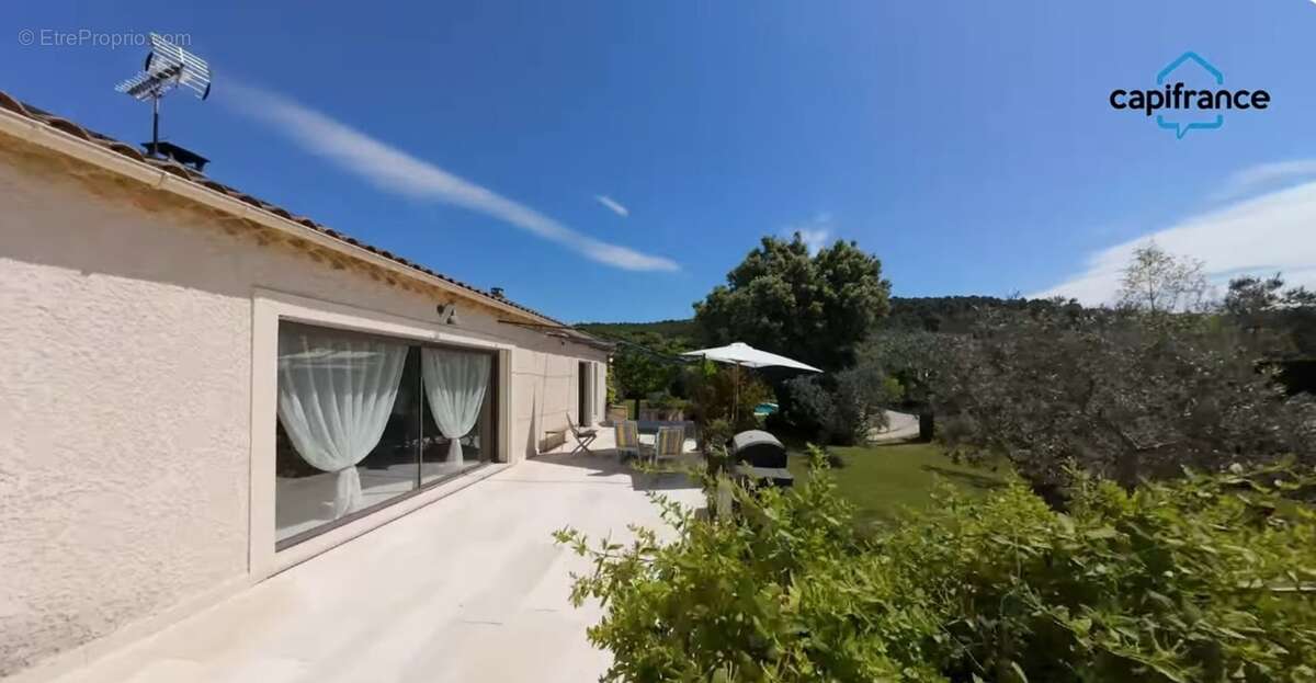 LES TAILLADES, maison individuelle de plain pied  de 210 m2, en campagne,  4 chambres, sur un terrain de 2900 m2 environ, piscin - photo 9