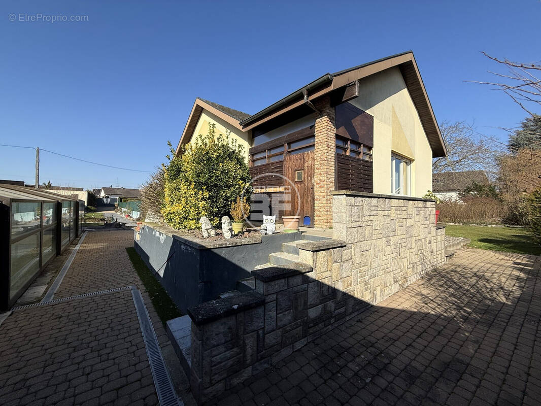 Maison à VILLAGE-NEUF