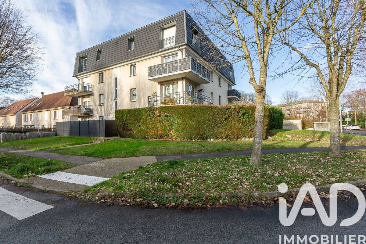 Photo 1 - Appartement à SAINTE-GENEVIEVE-DES-BOIS