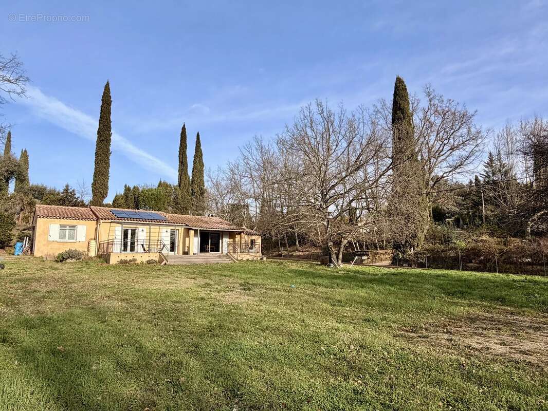 Maison à BAGNOLS-EN-FORET