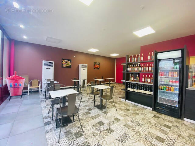 Commerce à LAROQUE-D'OLMES