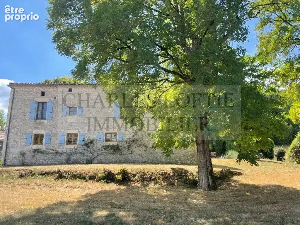  Bel ensemble avec 3 bâtiments rénovés, hangar, piscine et vues dominantes - photo 46