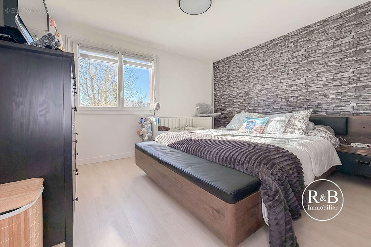 Appartement à LES CLAYES-SOUS-BOIS