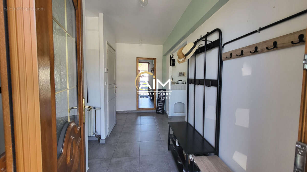 Maison à LA VILLE-AUX-DAMES