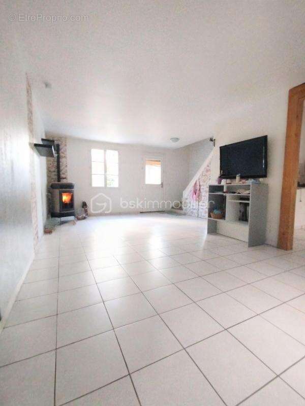 Maison à ORMOY-LA-RIVIERE