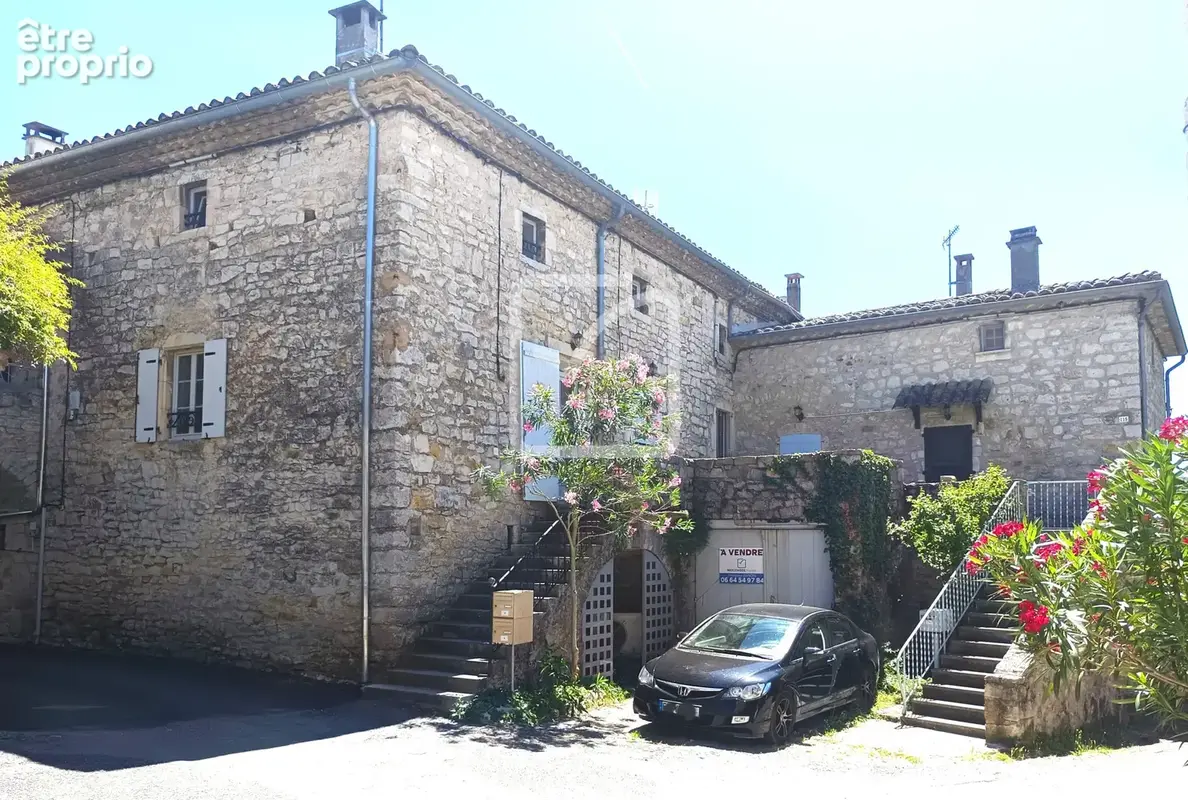 Appartement en duplex avec terrasse, cave et garage - photo 2