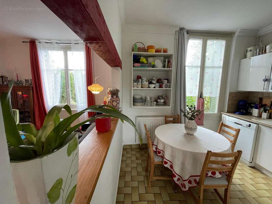 Maison à DUN-SUR-AURON