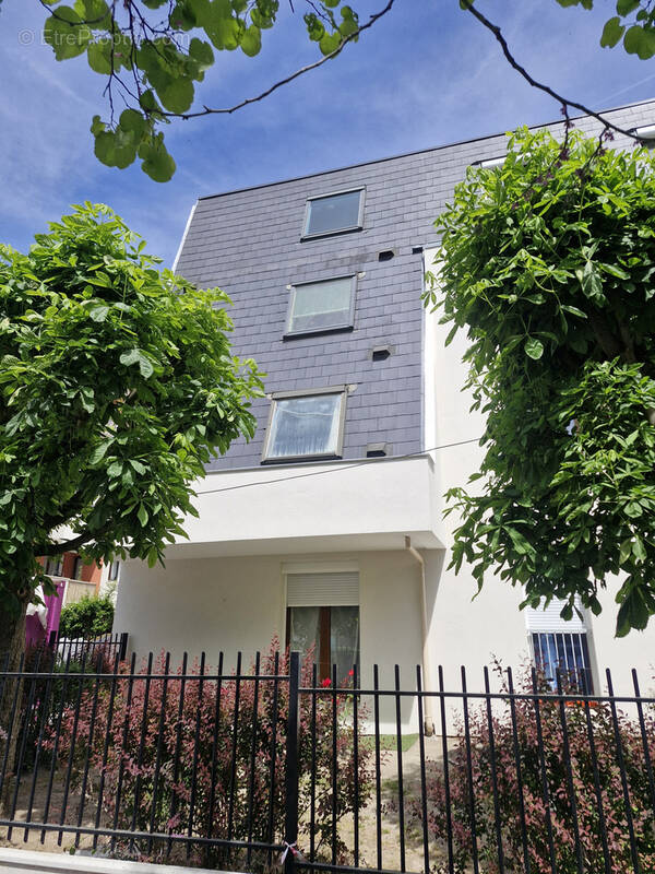 Appartement à SARTROUVILLE