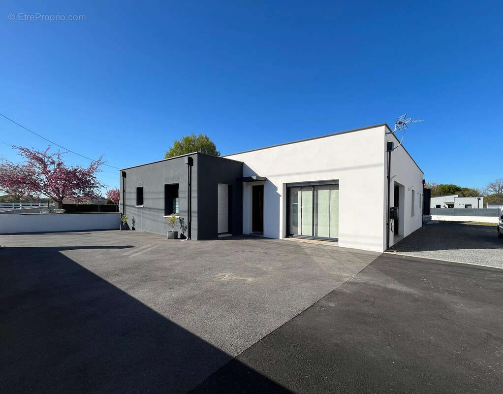 Maison à SAINT-LEGER-LES-VIGNES