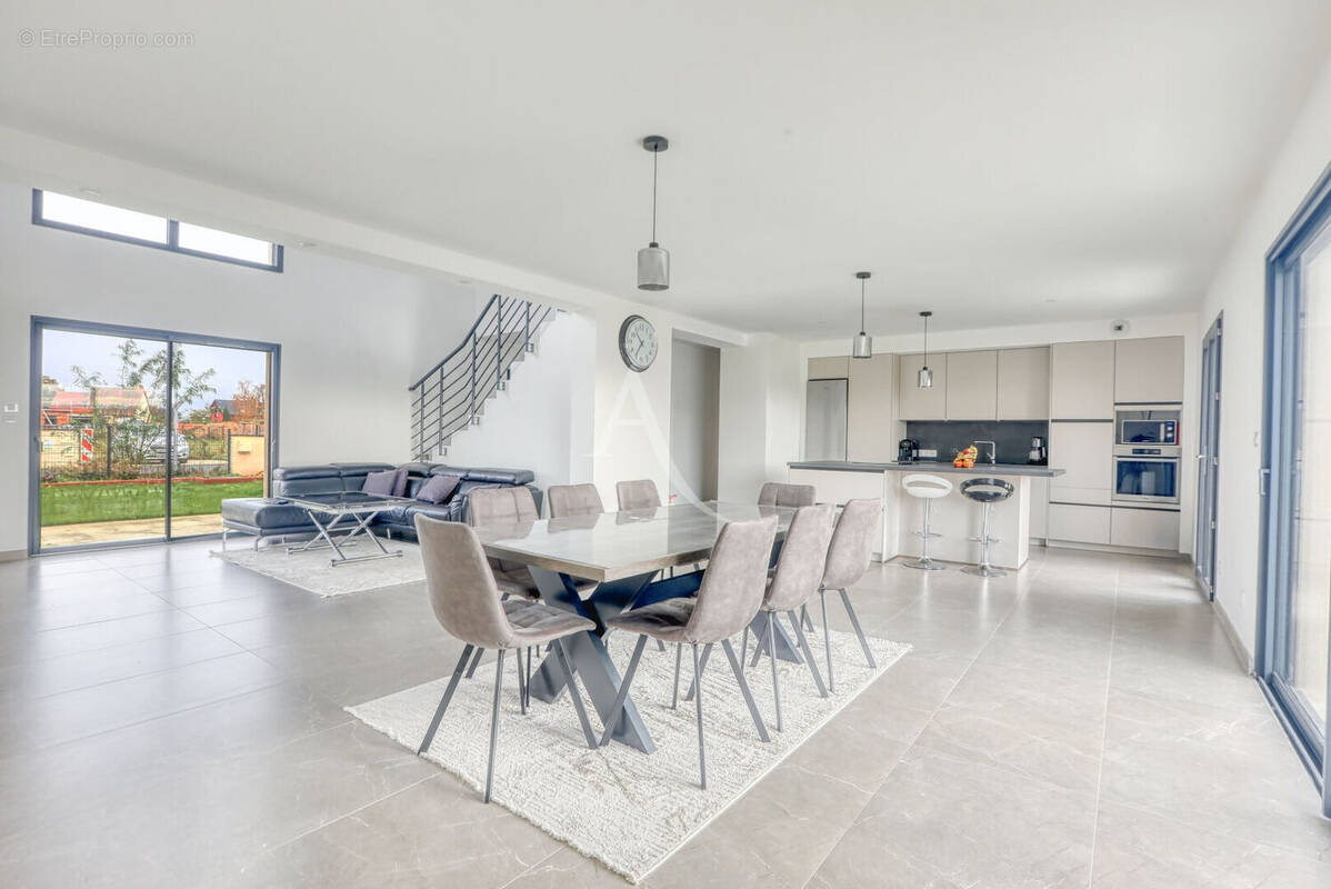 Maison à FRANQUEVILLE-SAINT-PIERRE