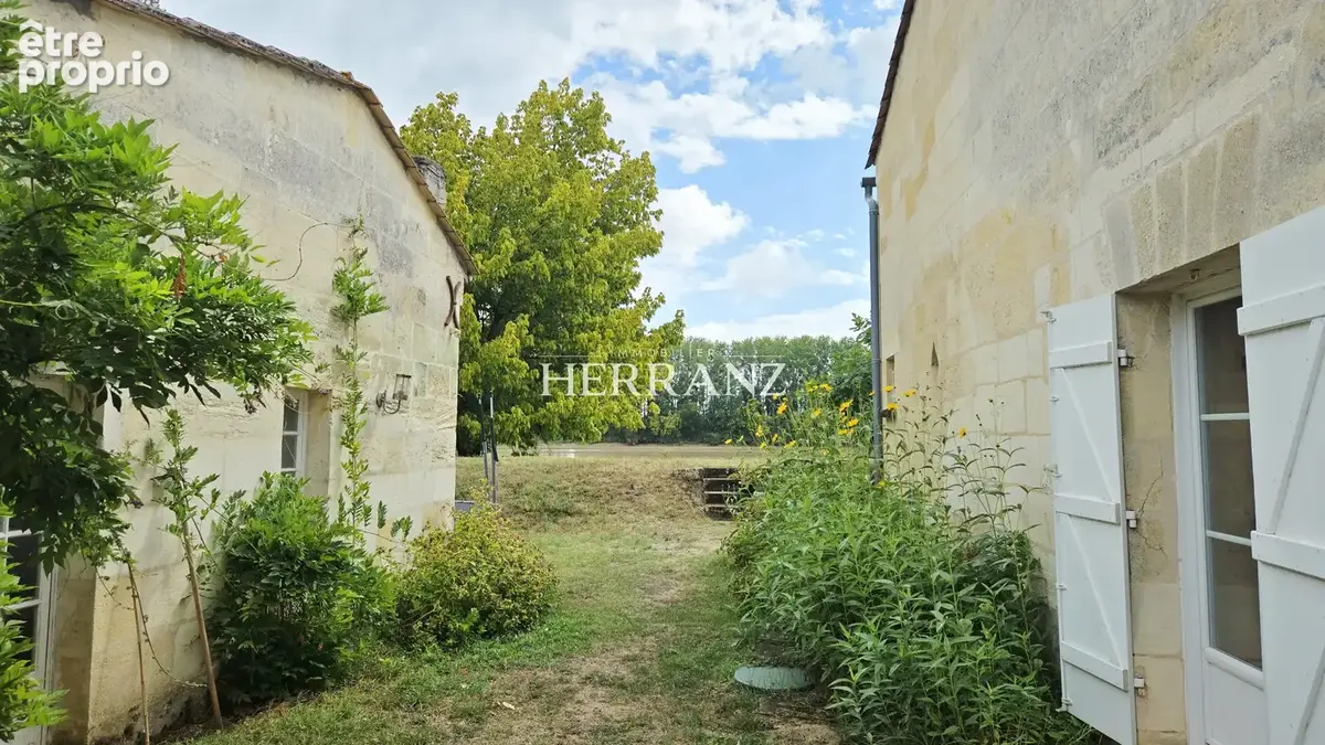 Maison de caractere 277 m2 - - photo 16