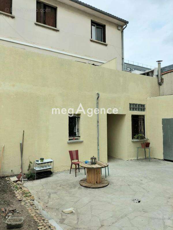 Appartement à AUBERVILLIERS