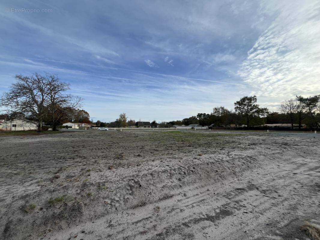 Terrain à SAINT-MAGNE