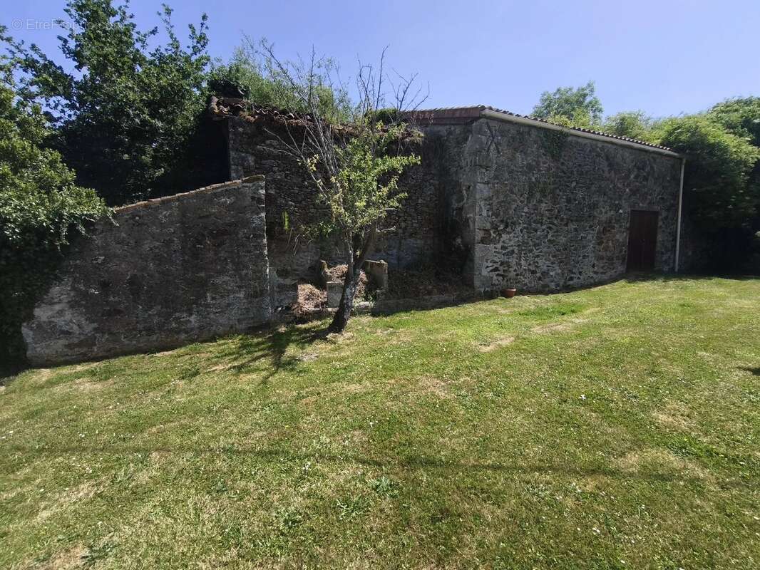 Maison à PARTHENAY