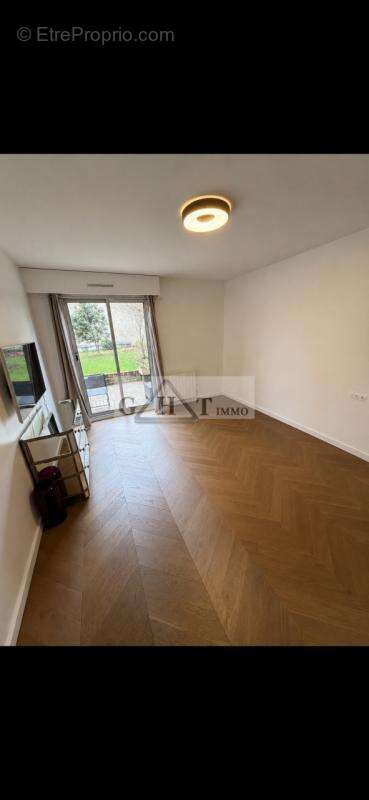 Cadre exceptionnel : Local professionnel/bureau 122m2 - photo 2