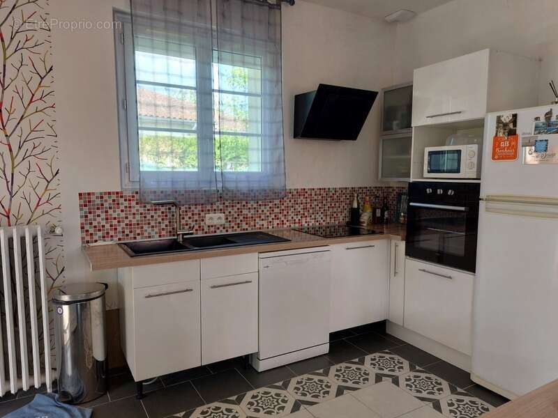 Maison à SAINT-MEDARD-DE-GUIZIERES