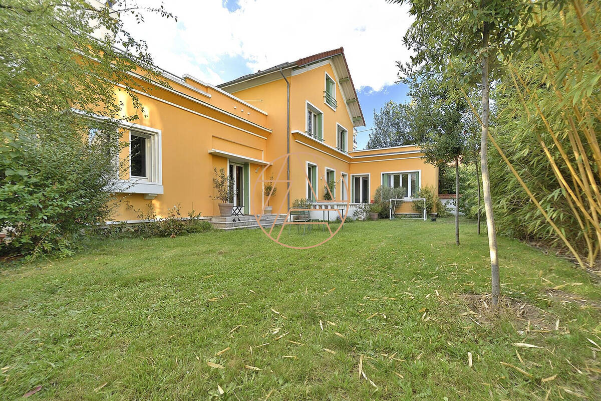 Maison à SAINT-MAUR-DES-FOSSES