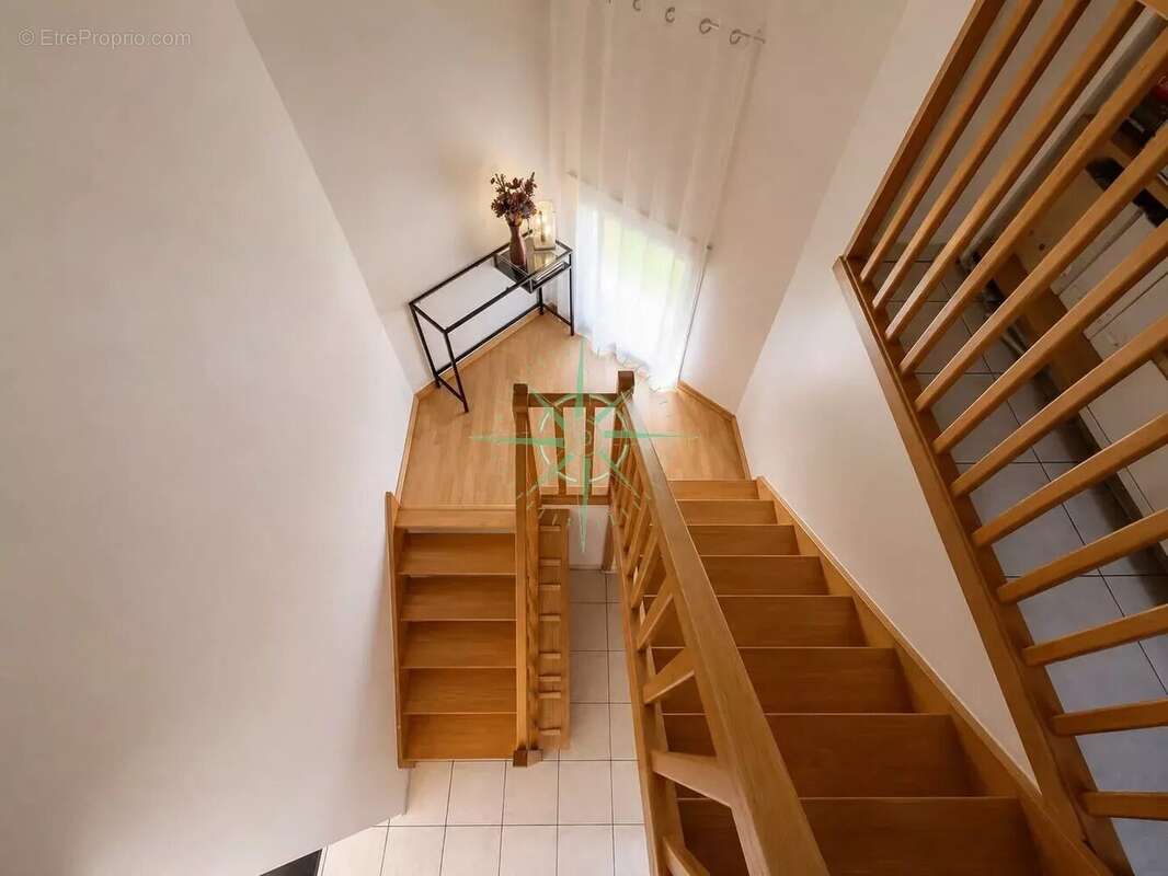 À VENDRE – Superbe duplex lumineux avec terrasse – Dernier étage – Garage + 3 parkings - photo 17