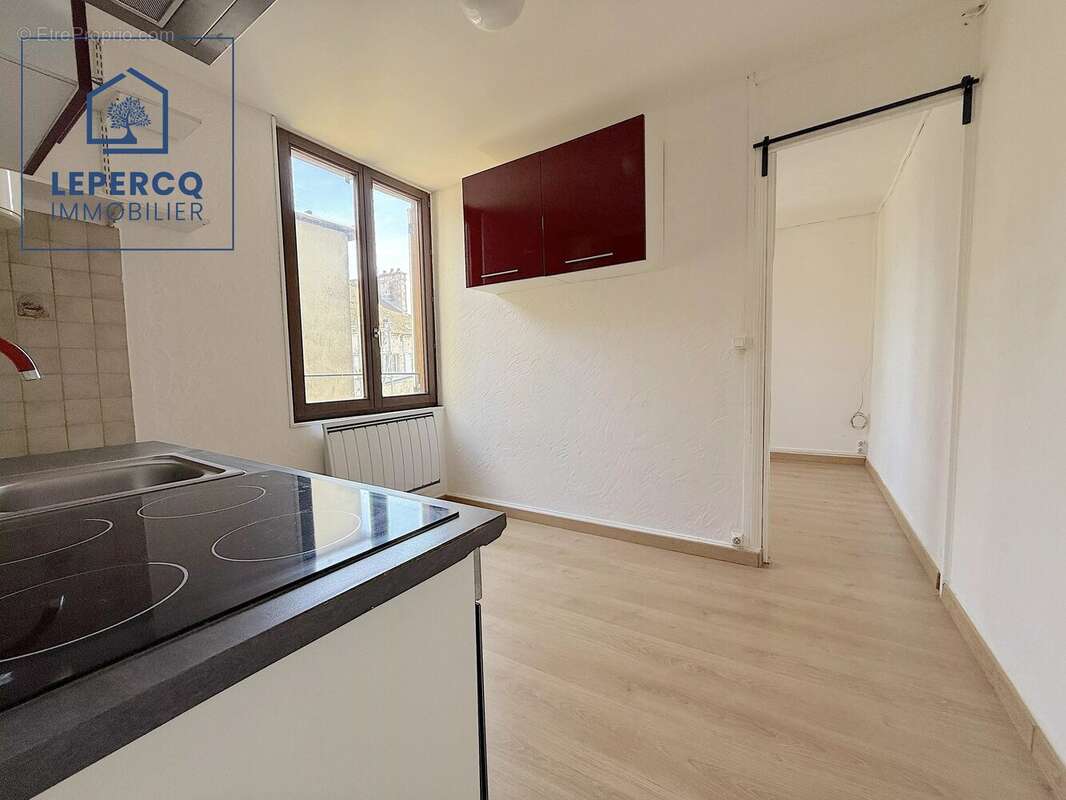 Appartement F1 bis - Centre-ville - VILLERS-COTTERÊTS - photo 2