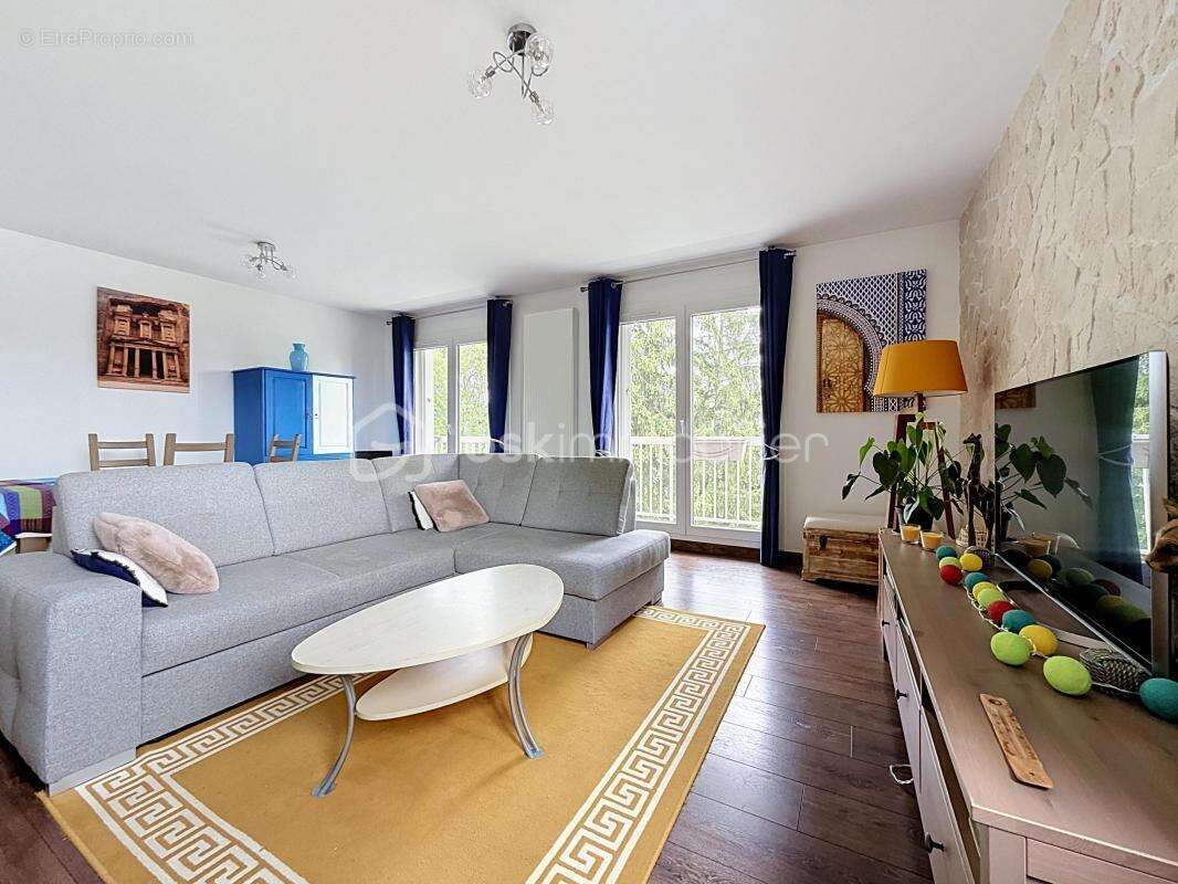 Appartement à EZANVILLE