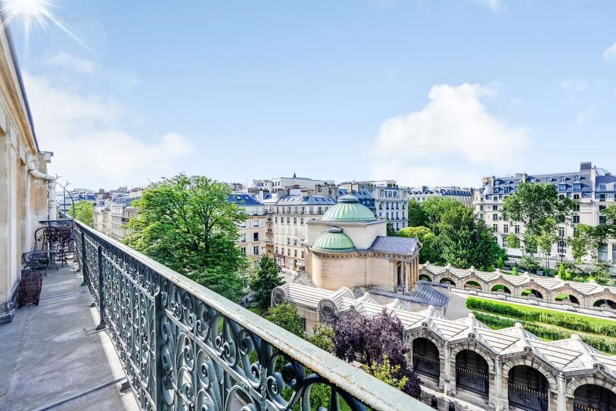 Appartement à PARIS-8E