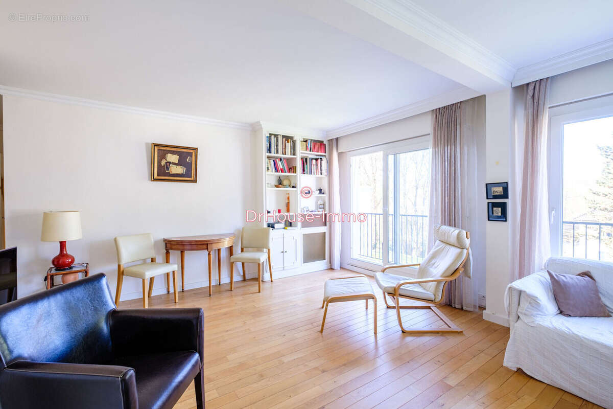 Appartement à VILLE-D'AVRAY