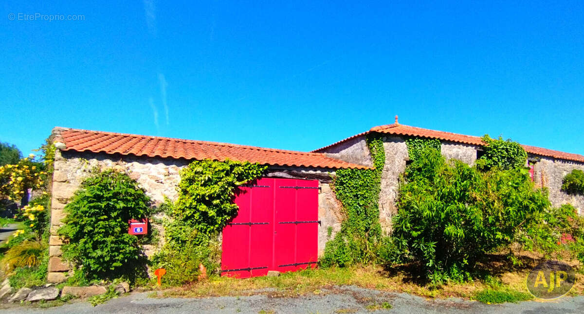 BEAUFOU - Grange à rénover - photo 6