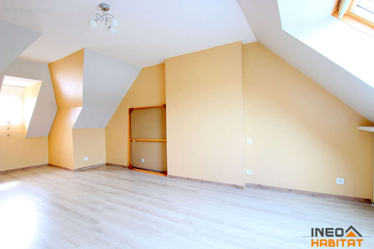 Maison à BOURG-DES-COMPTES