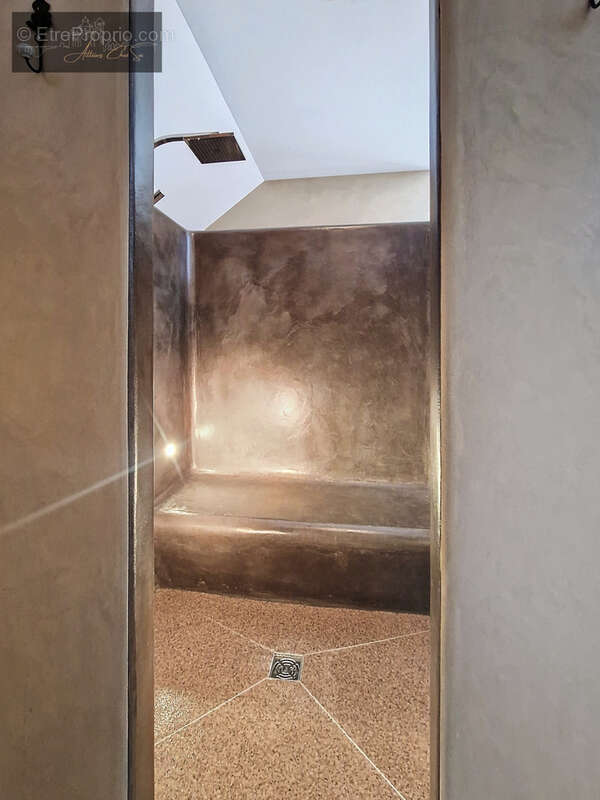À Vendre - Maison en Pierres avec Cachet et Matériaux de Qualité - photo 13