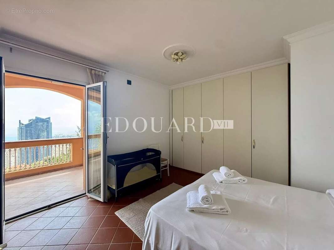 Dans un domaine privé et sécurisé, à vendre villa de prestige avec vue panoramique sur la Principauté de Monaco - photo 15
