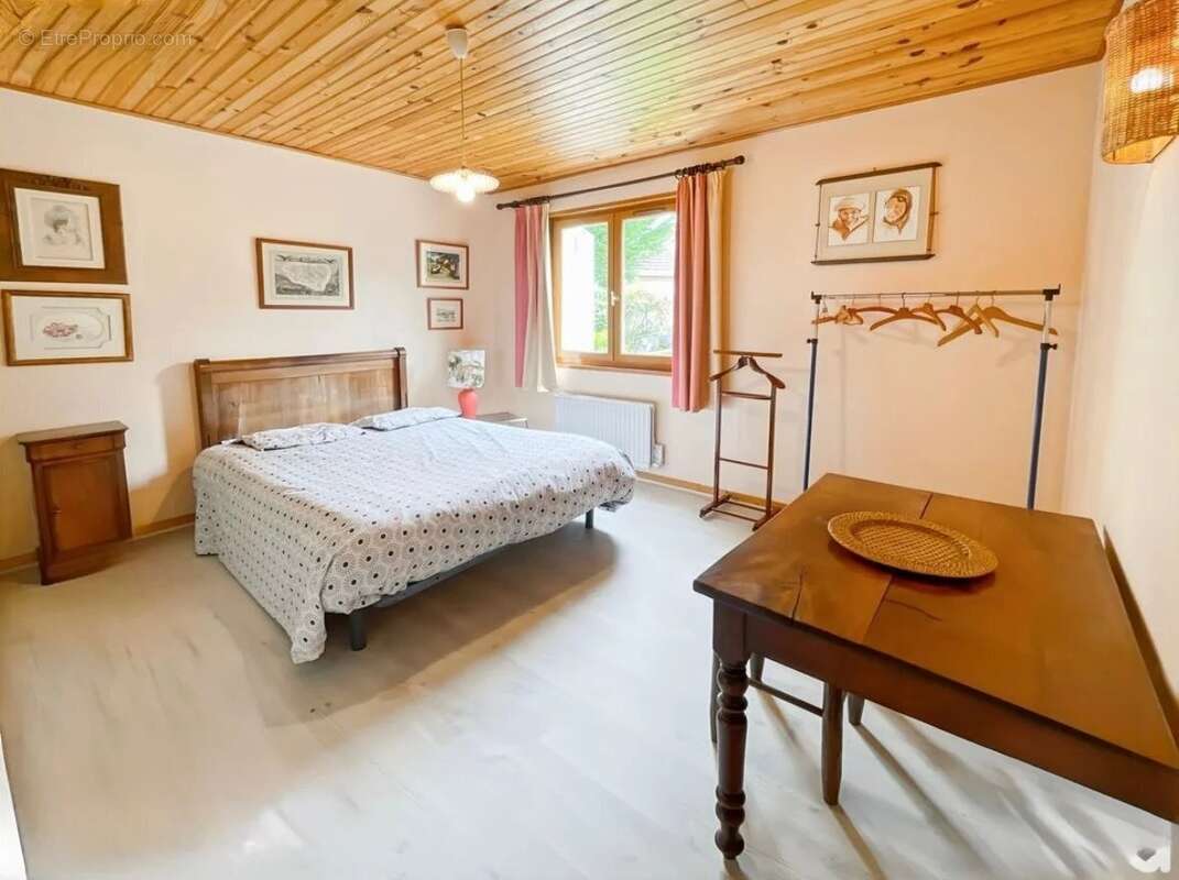 Maison à SAINT-GENEST-LERPT