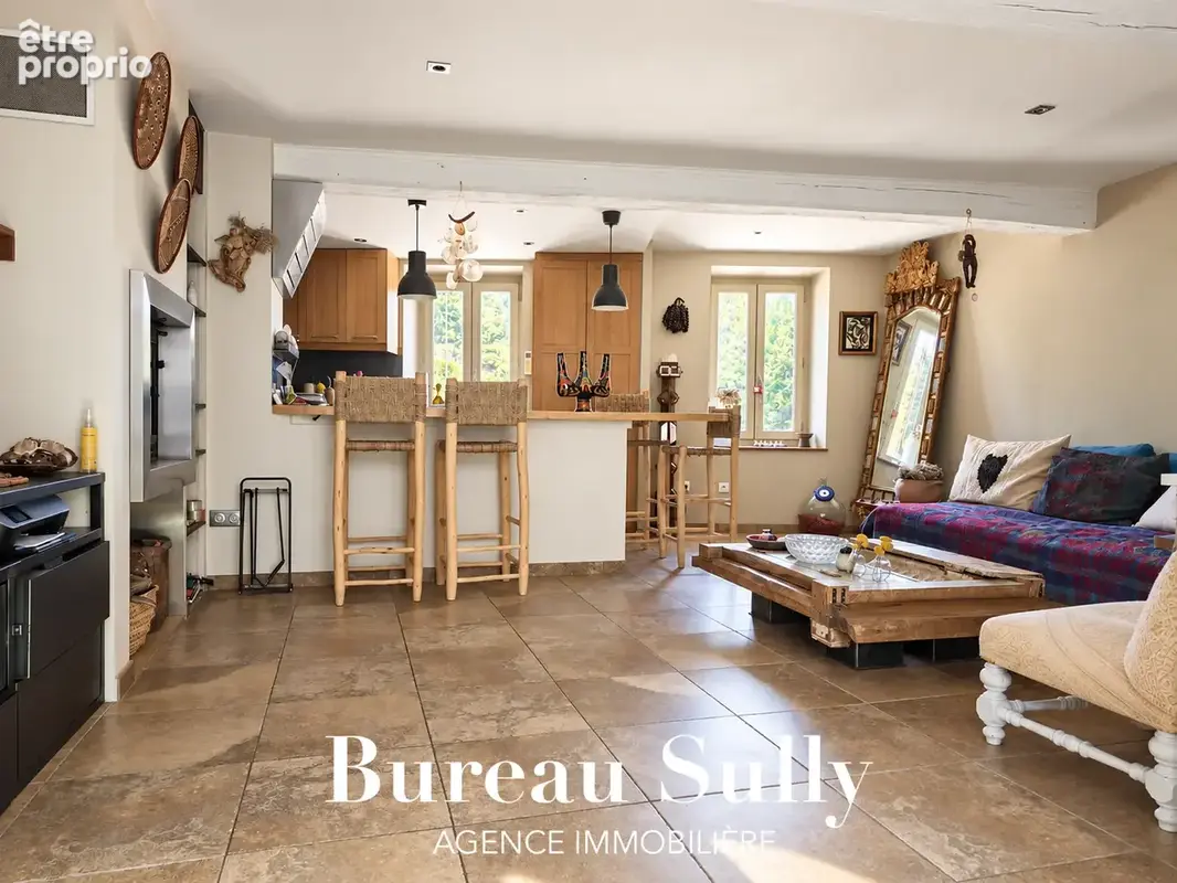 POLEYMIEUX-AU-MONT D'OR / Superbe Maison de Village avec patio extérieur, jacuzzi, garage. - photo 4