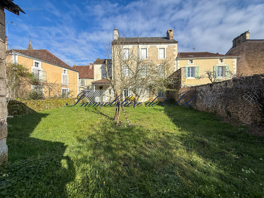 Appartement à CUBJAC