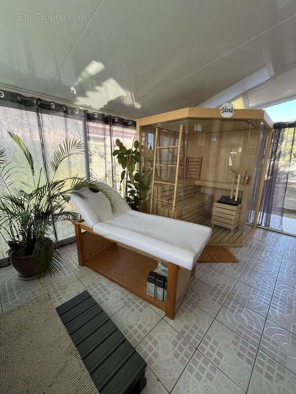 Maison à VIC-LA-GARDIOLE