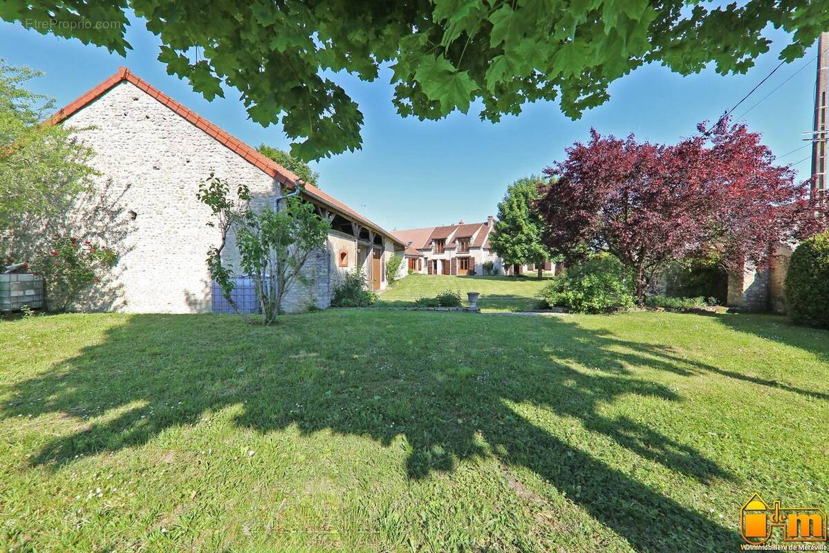 Maison à MEREVILLE
