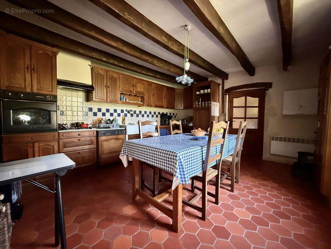 Maison à CLUSSAIS-LA-POMMERAIE