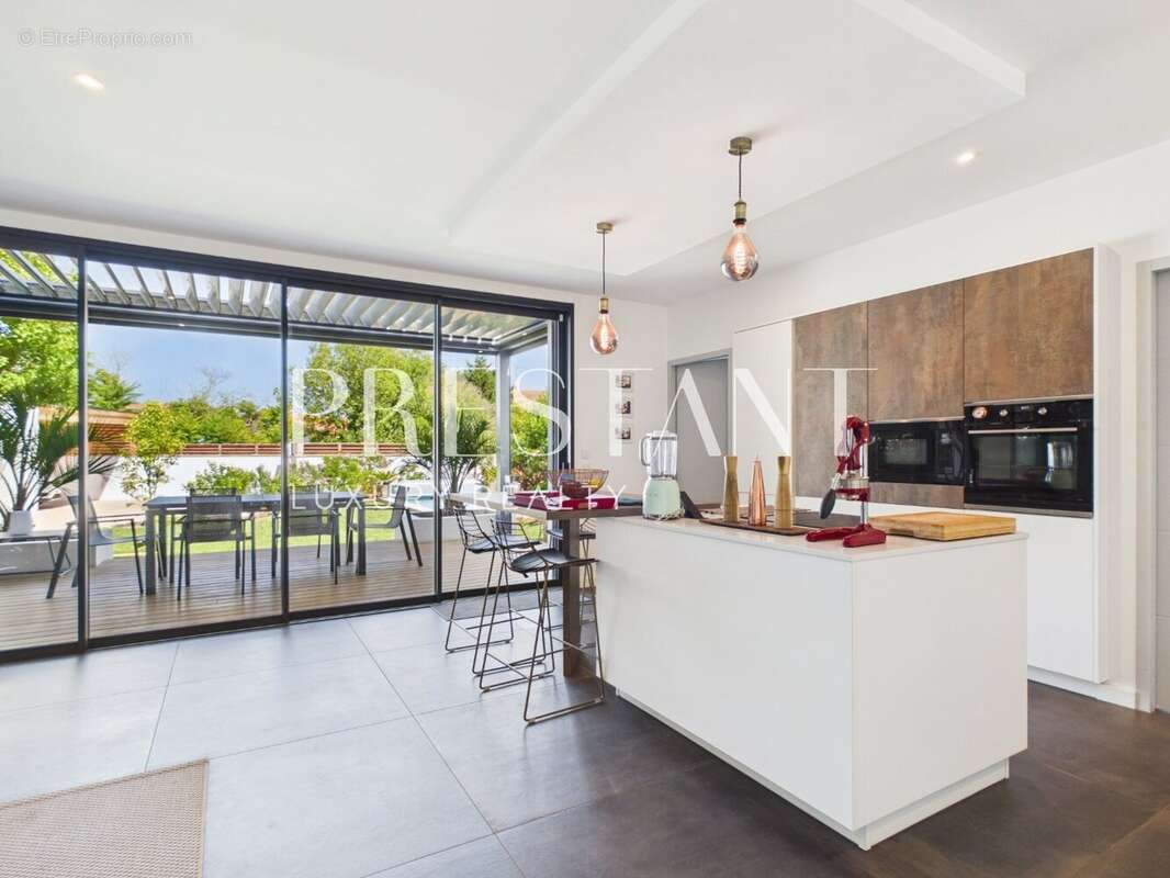 Villa contemporaine en état neuf  Anglet, proche forêt de Chiberta - photo 9