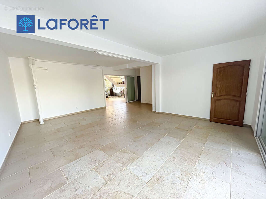 Maison Cagnes Sur Mer 10 pièce(s) 330m2 - photo 13